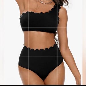 NWT Cupshe Black One Shoulder Scalloped Edge Womens Bikini swimsuit / Medium